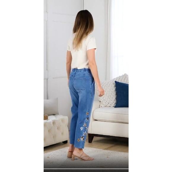 Driftwood Jeans Ruby Pull-On Relaxed Jean Size XL Embroidered Floral - Picture 2 of 16